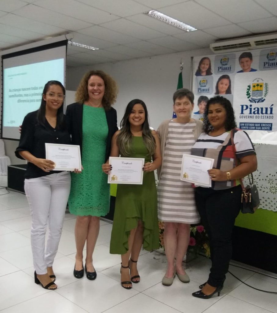 Equipe Do Programa Crianca Feliz De Jaicos Recebe O Certificado Do Curso Interacoes Responsivas Para A Aprendizagem Em Teresina Portal Saiba Mais