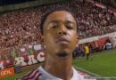 Carlinhos sai do banco para anotar contra o Vitória e garantir novo triunfo sofrido do Flamengo