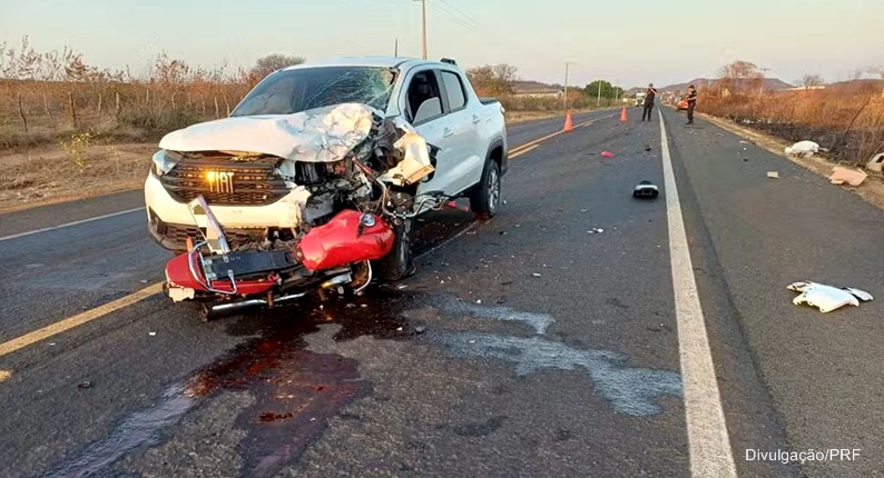 Motociclista morre após ser atropelado por carro em Oeiras; condutor realizou ultrapassagem proibida, diz PRF